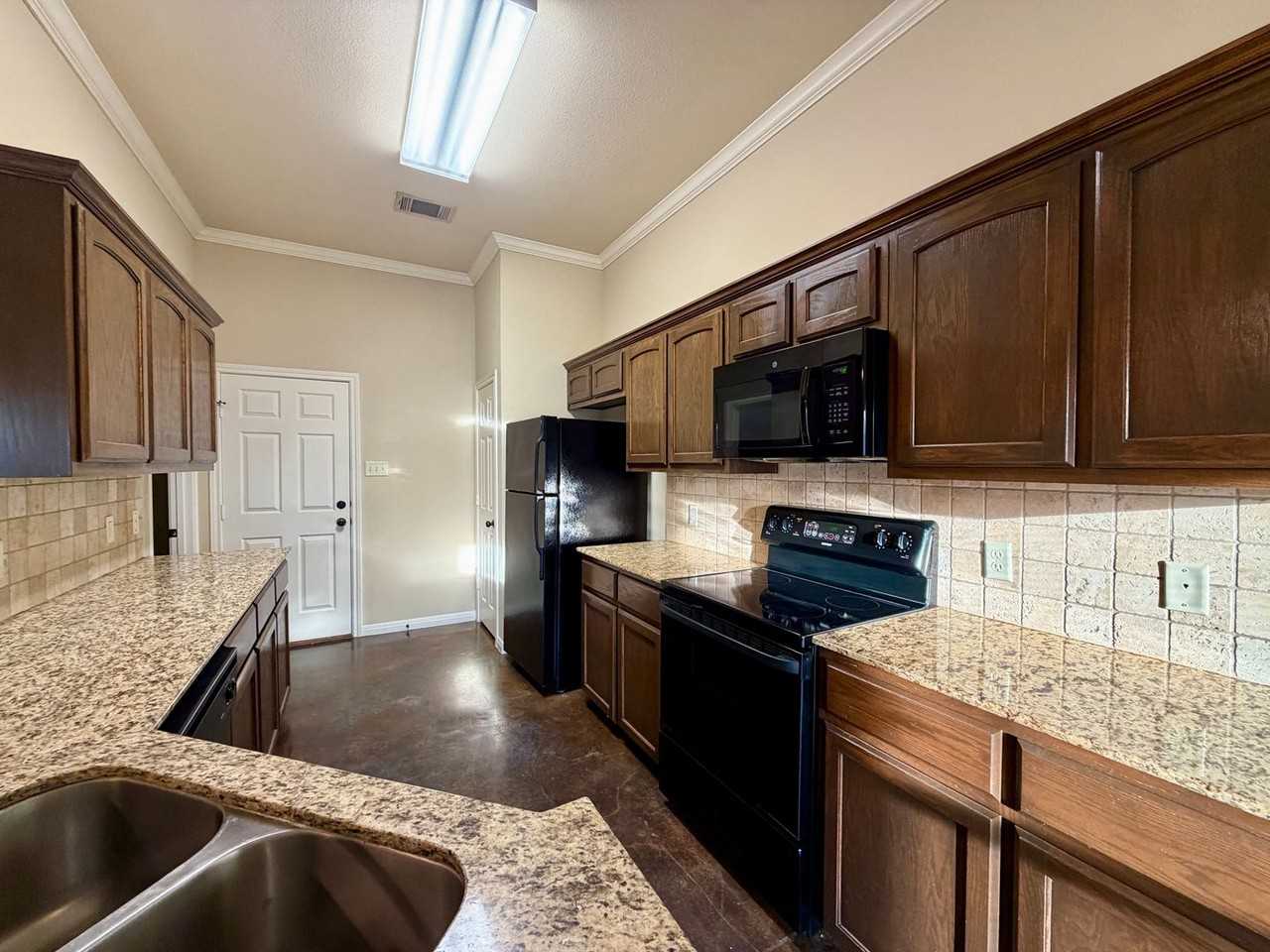 602 Park Wood Cir - Photo 4 of 13