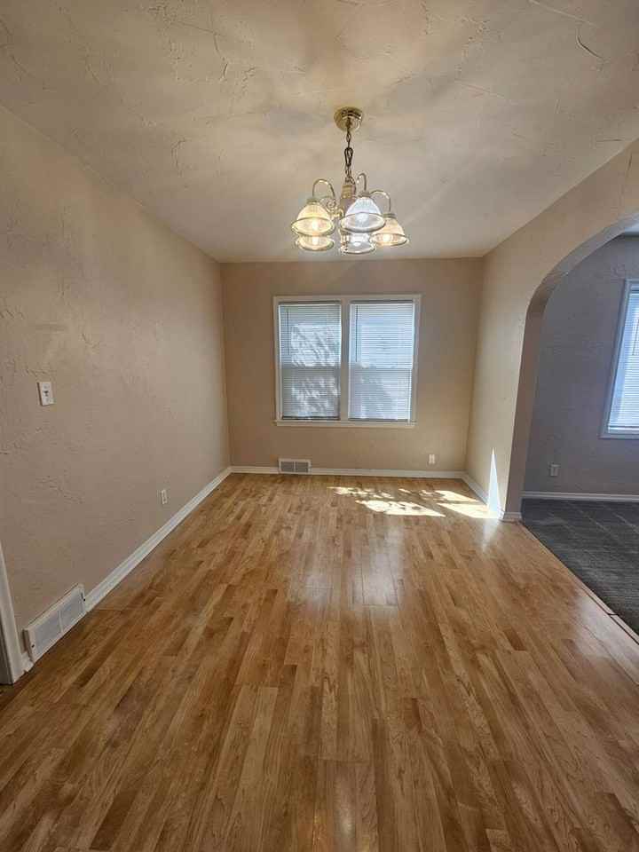 606 Haines Ave - Photo 4 of 18