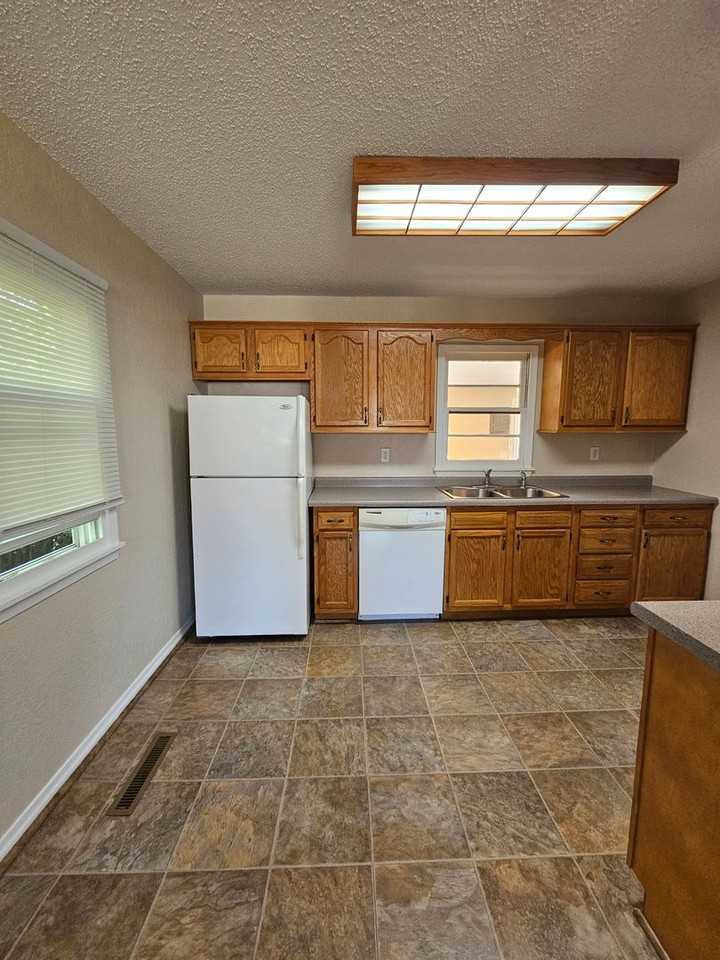 2310 5th St - Photo 7 of 20