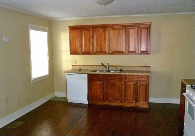 109 Vaughan Ave #B - Photo 2 of 6