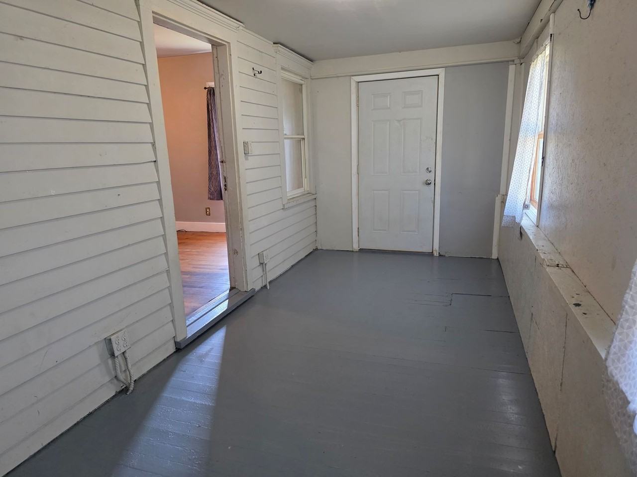 1032 N Elmer St - Photo 2 of 17