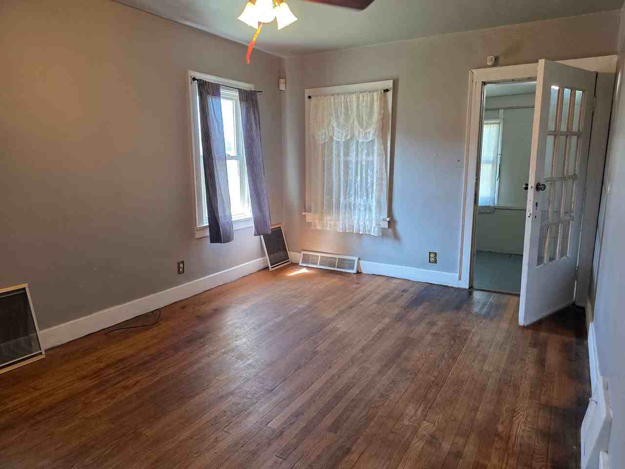 1032 N Elmer St - Photo 3 of 17