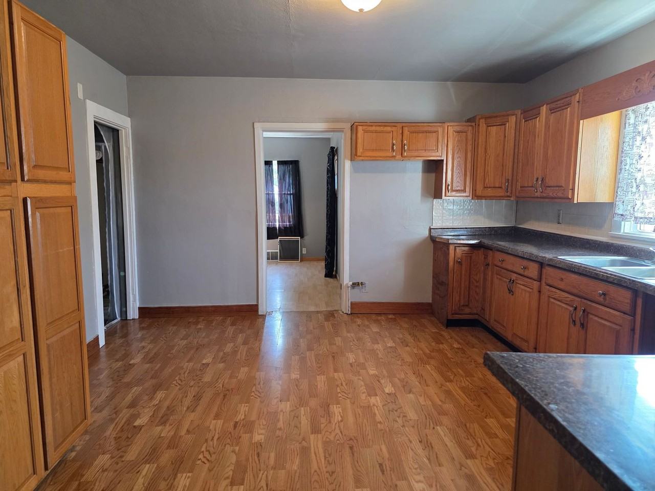 1032 N Elmer St - Photo 4 of 17