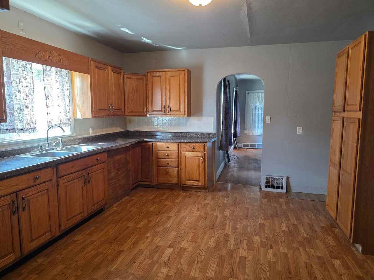 1032 N Elmer St - Photo 6 of 17