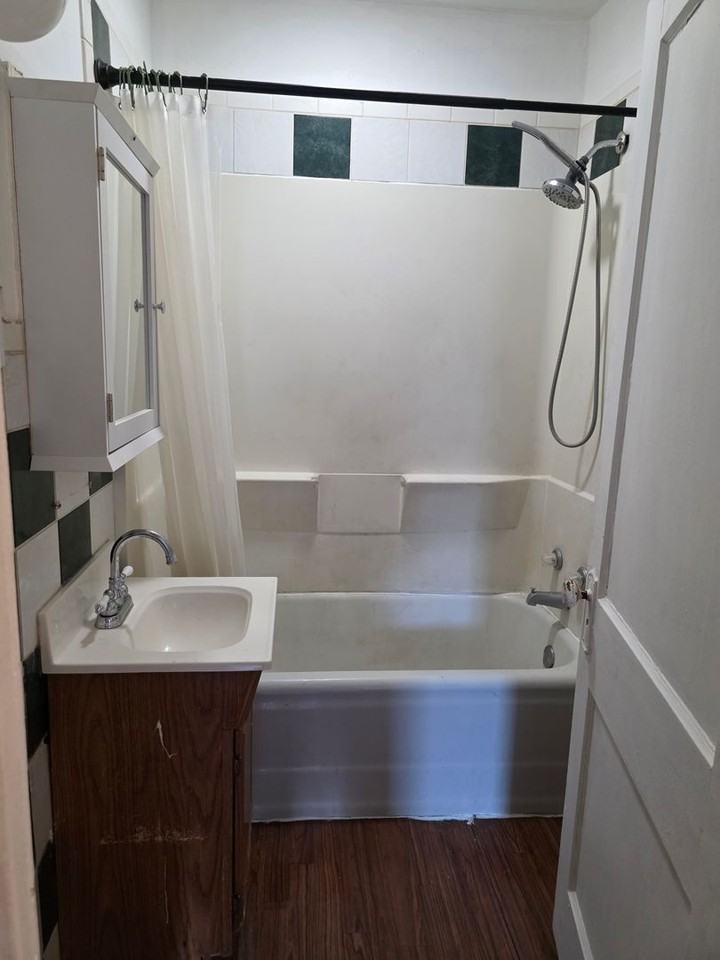 1032 N Elmer St - Photo 7 of 17