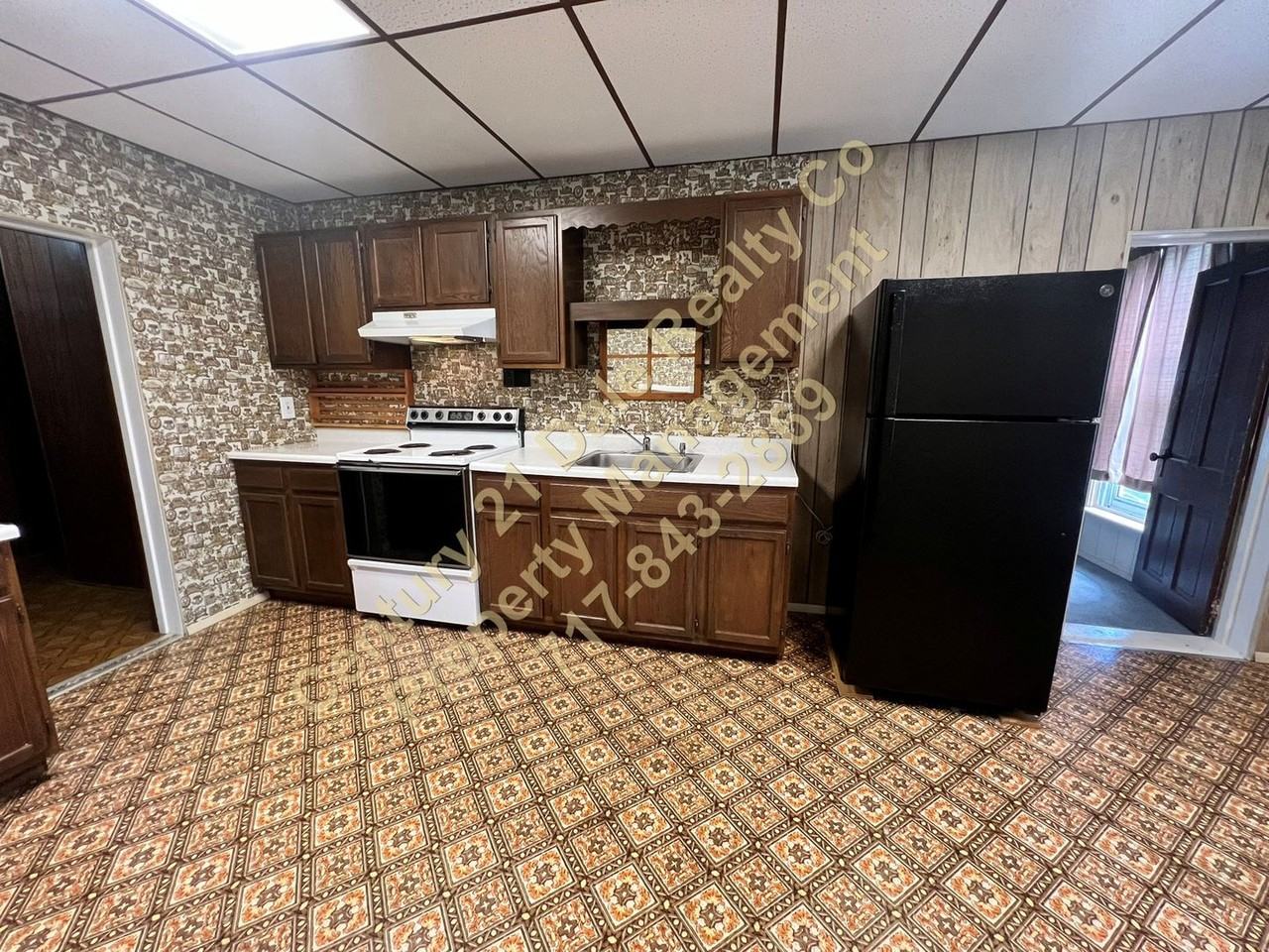 301 Main St - Photo 4 of 17