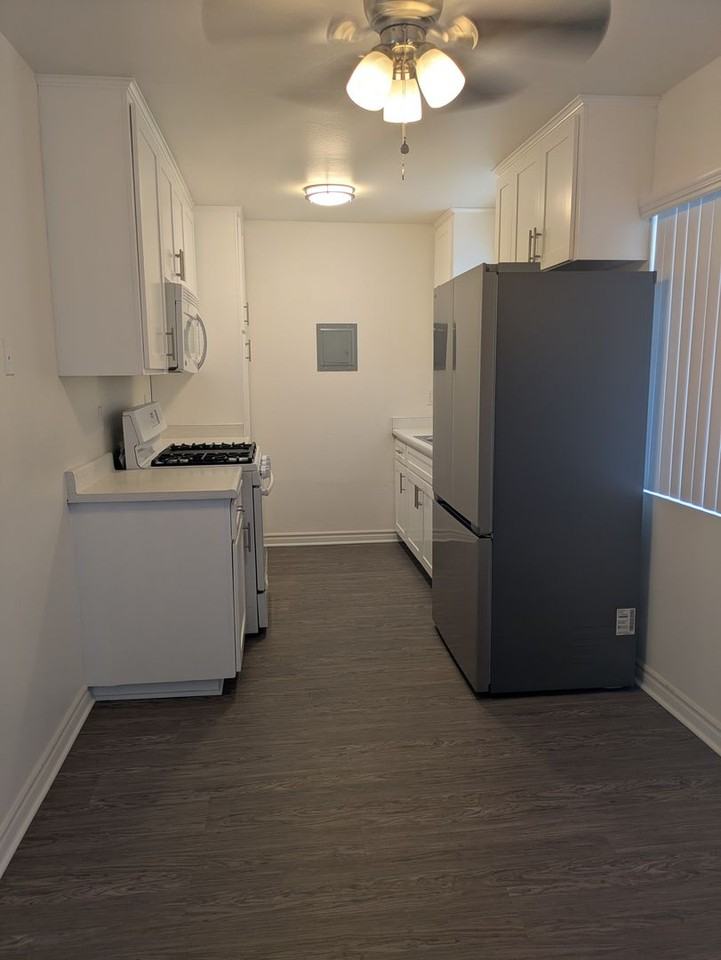 217 16th St #2 - Photo 3 of 36