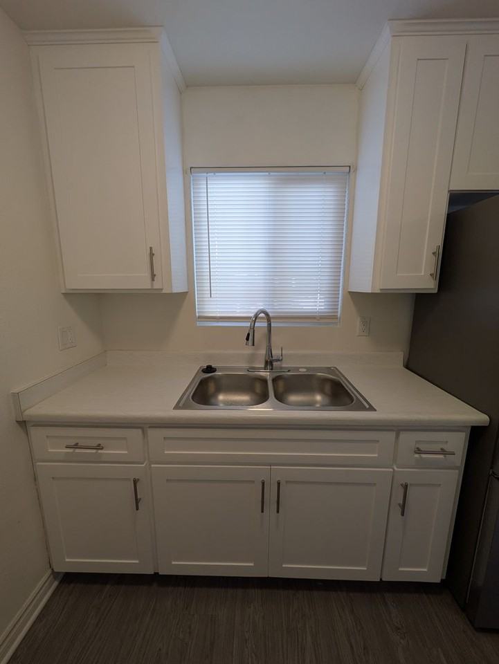 217 16th St #2 - Photo 6 of 36