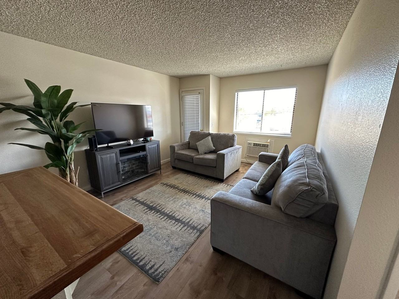426 Nash St. - Photo 3 of 16