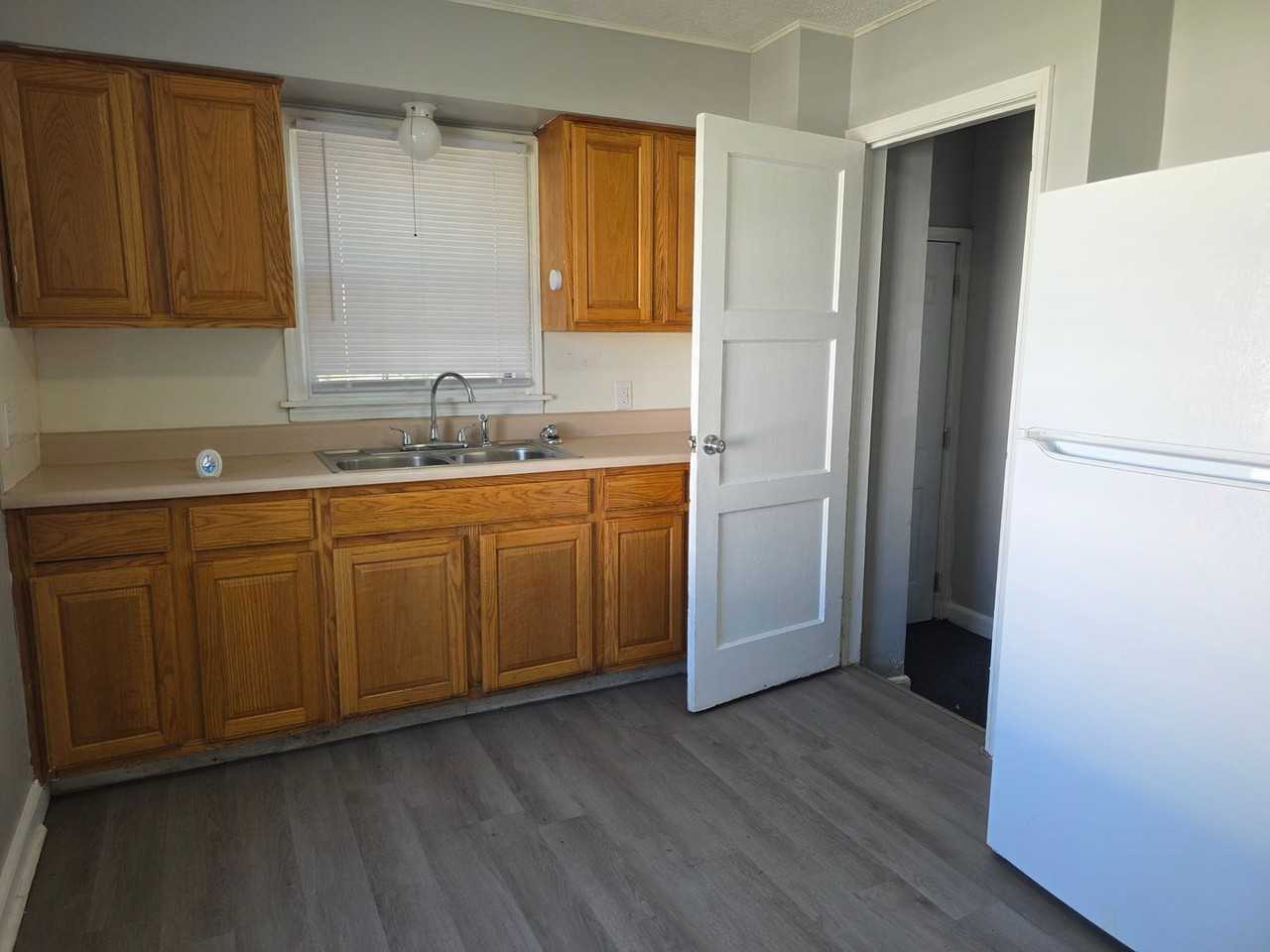 1236 Terrace Ave - Photo 2 of 7