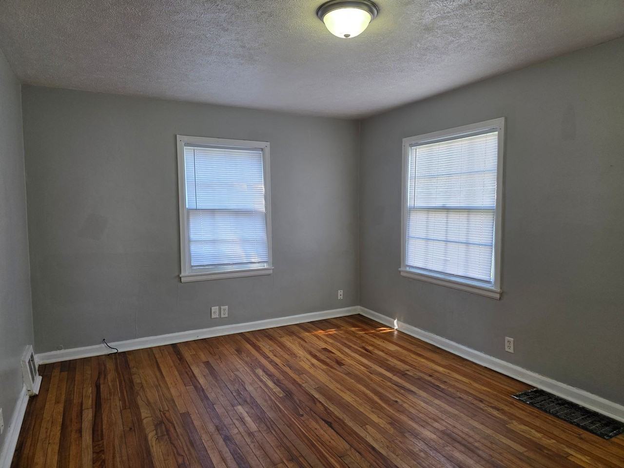 1236 Terrace Ave - Photo 4 of 7