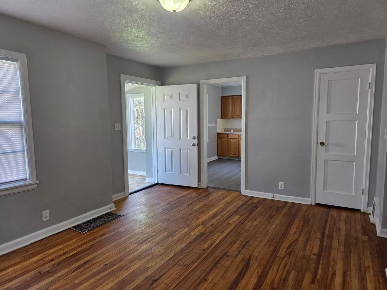 1236 Terrace Ave - Photo 5 of 7