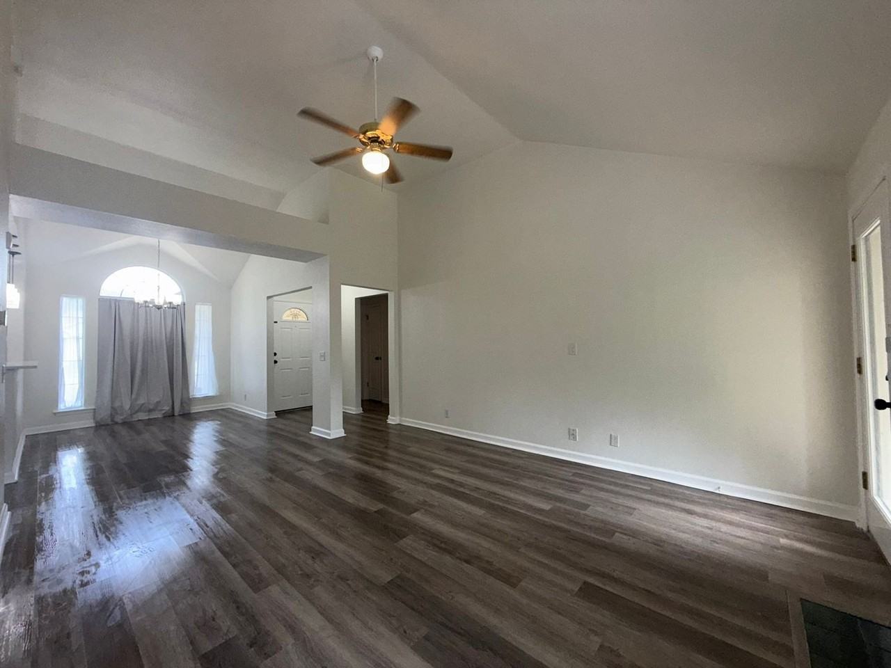 5807 Teri Rd - Photo 3 of 24