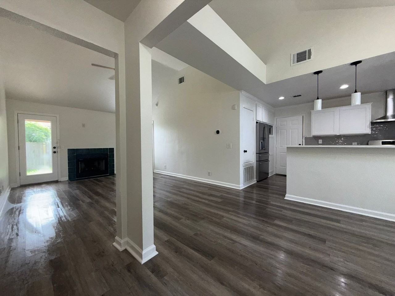 5807 Teri Rd - Photo 4 of 24