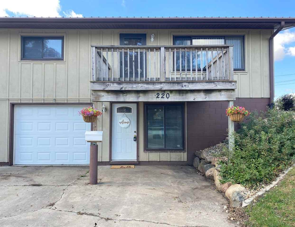 220 9th St Sw - Photo 3 of 17