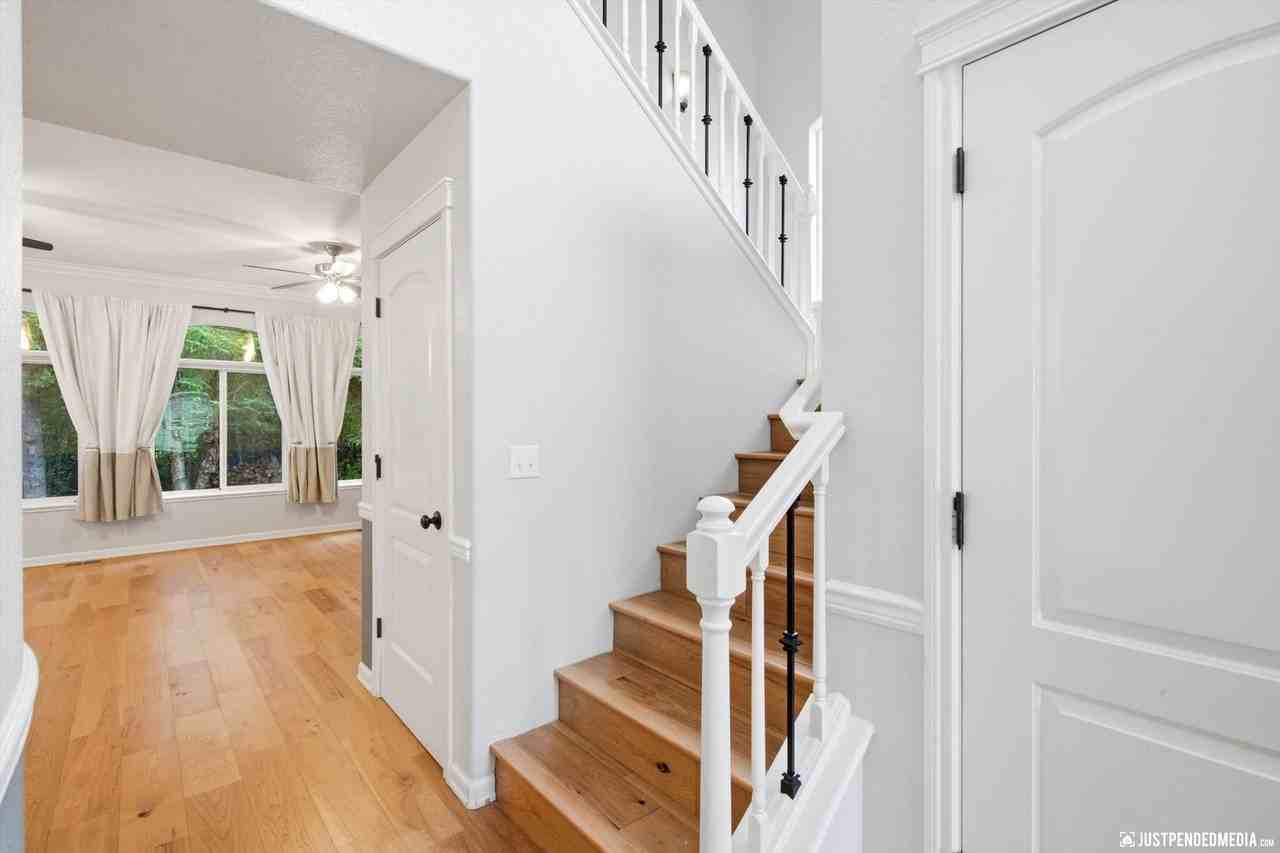 13259 Rosser Dr - Photo 3 of 48