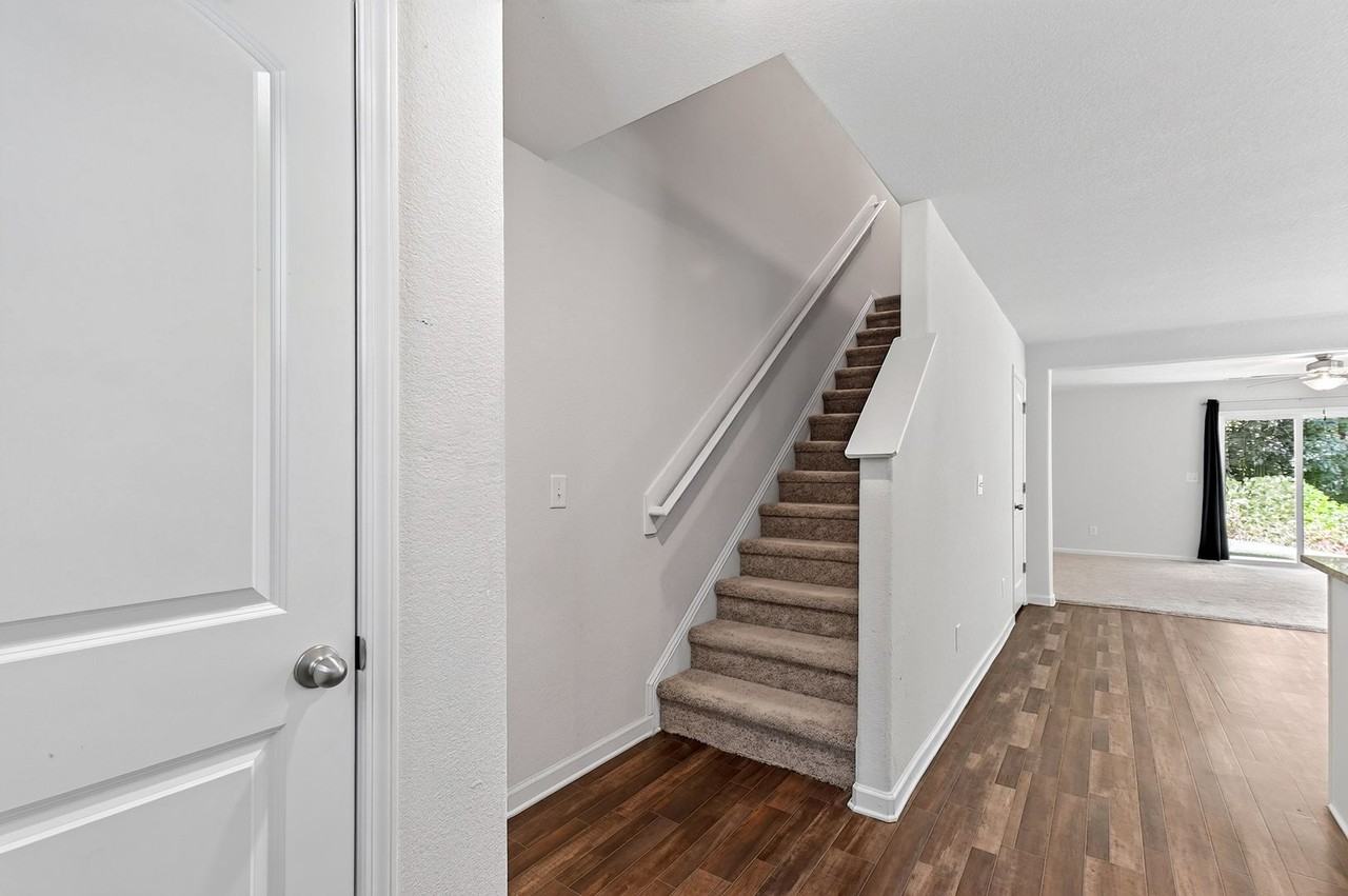 918 E Green St - Photo 2 of 37