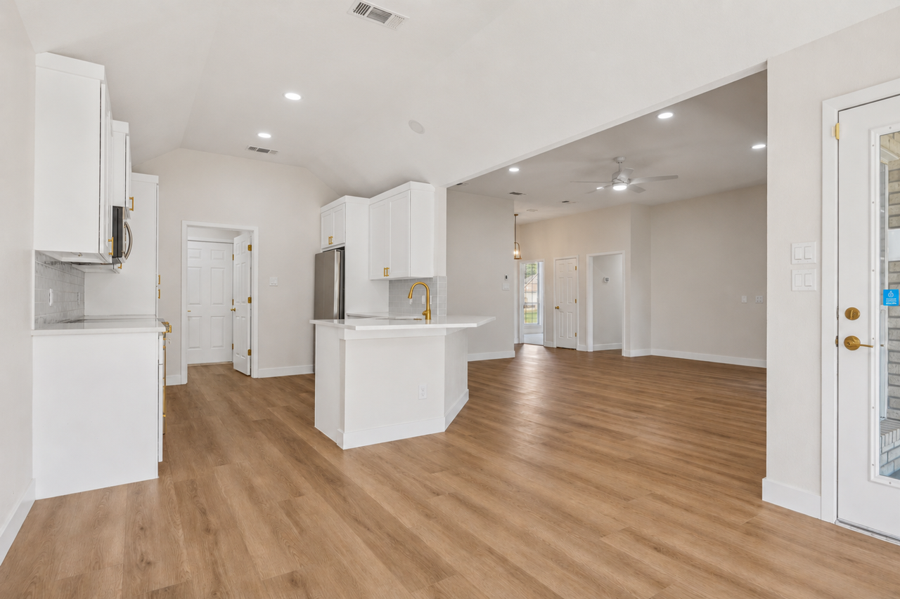 1518 New Haven Dr - Photo 6 of 28