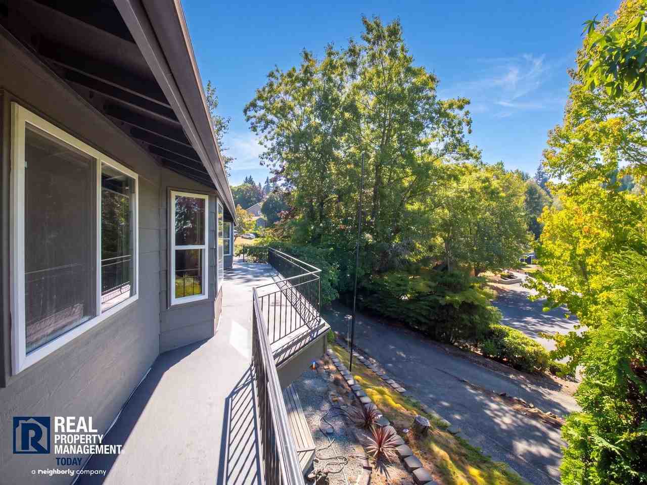 1531 Vista Dr - Photo 2 of 40