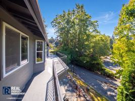 featured image of 1531 Vista Dr