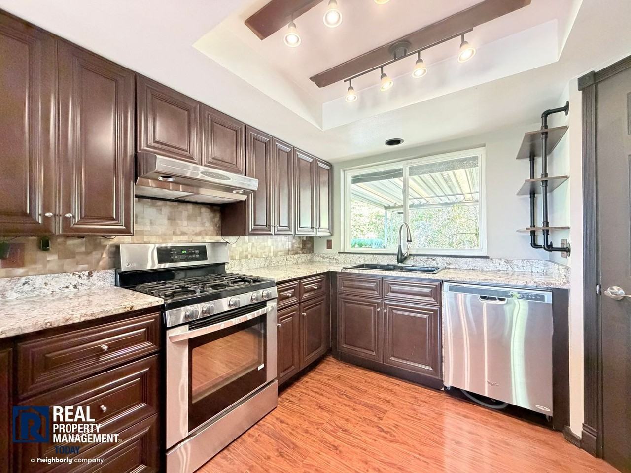 1531 Vista Dr - Photo 4 of 40