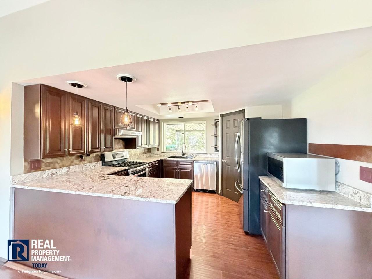1531 Vista Dr - Photo 5 of 40