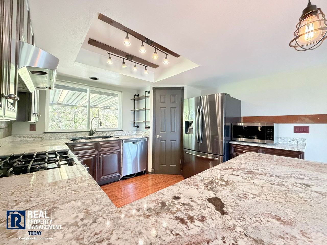 1531 Vista Dr - Photo 7 of 40
