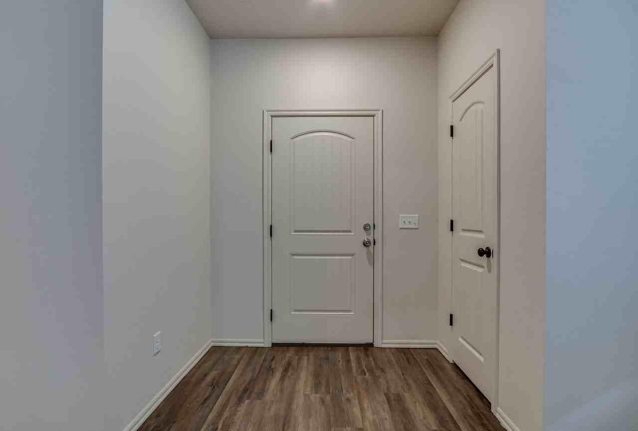433 Chalk Hill Ct - Photo 6 of 42