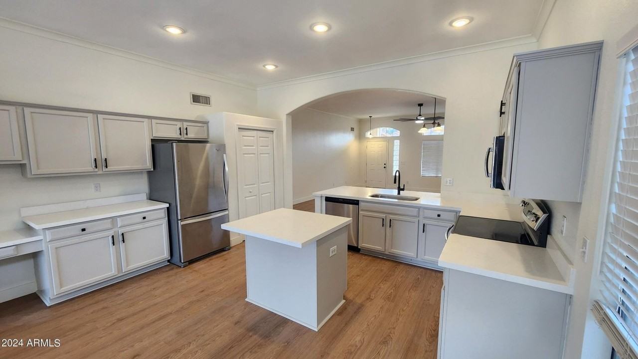 2050 W Boulder Ct - Photo 2 of 32