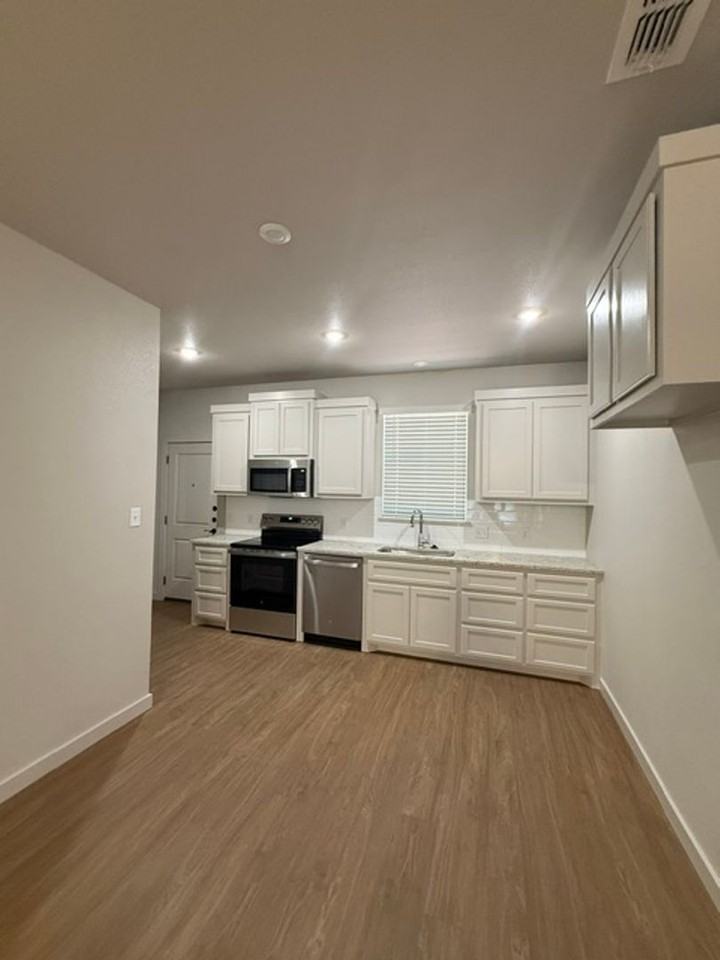 2325 Meadowbrook Dr - Photo 4 of 17