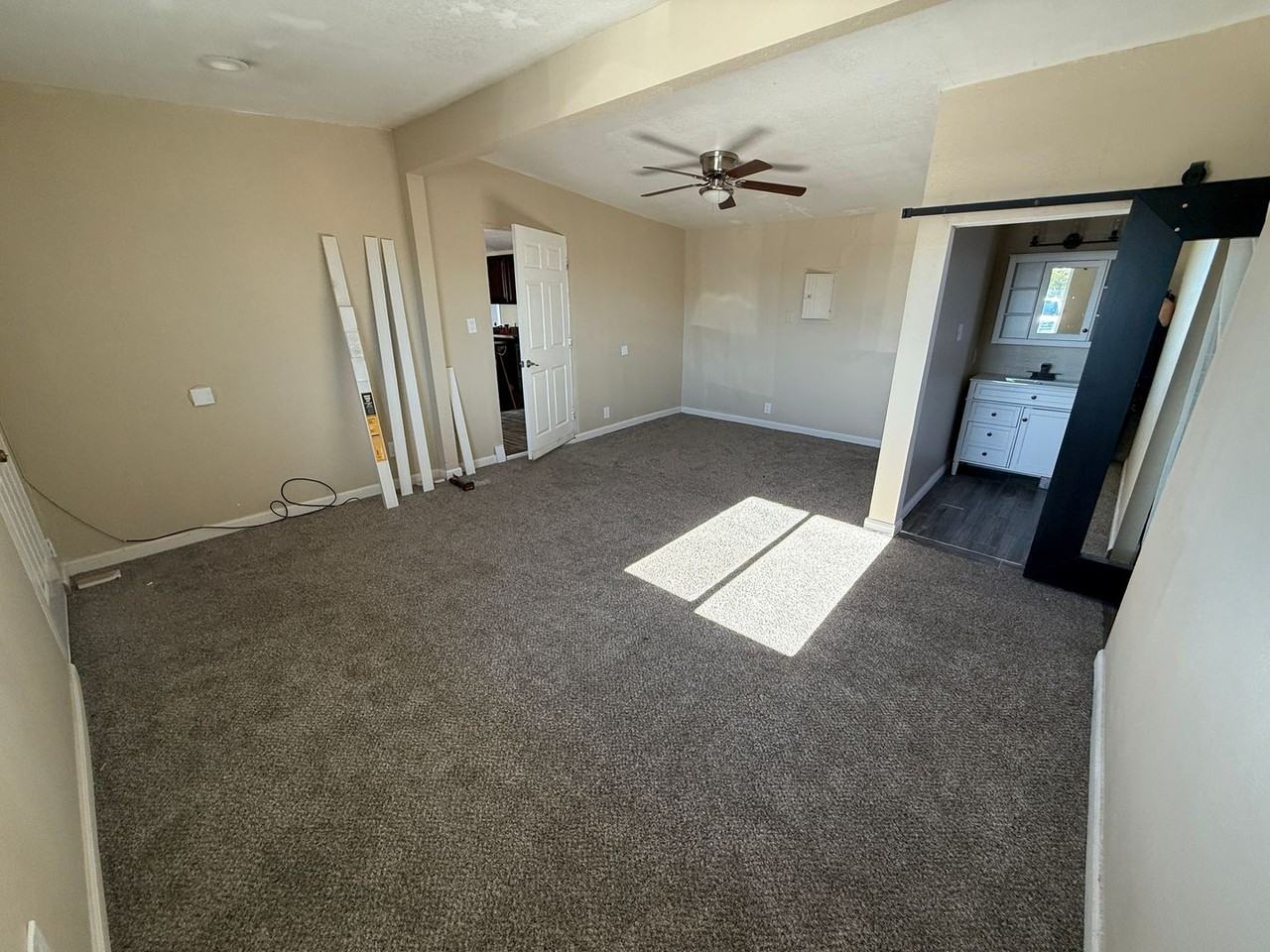 13240 Margo St - Photo 4 of 30