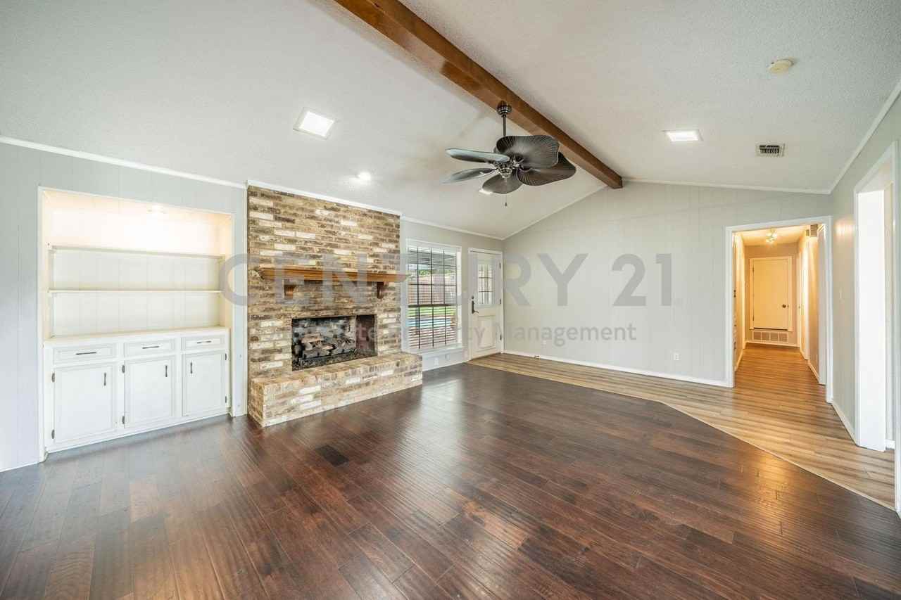 1605 Brighton Dr - Photo 5 of 39