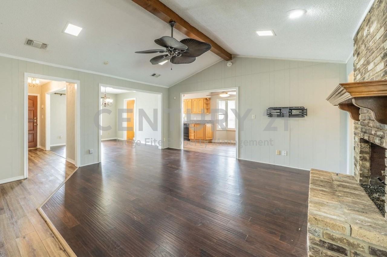 1605 Brighton Dr - Photo 6 of 39
