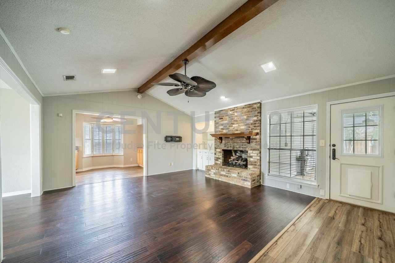 1605 Brighton Dr - Photo 7 of 39