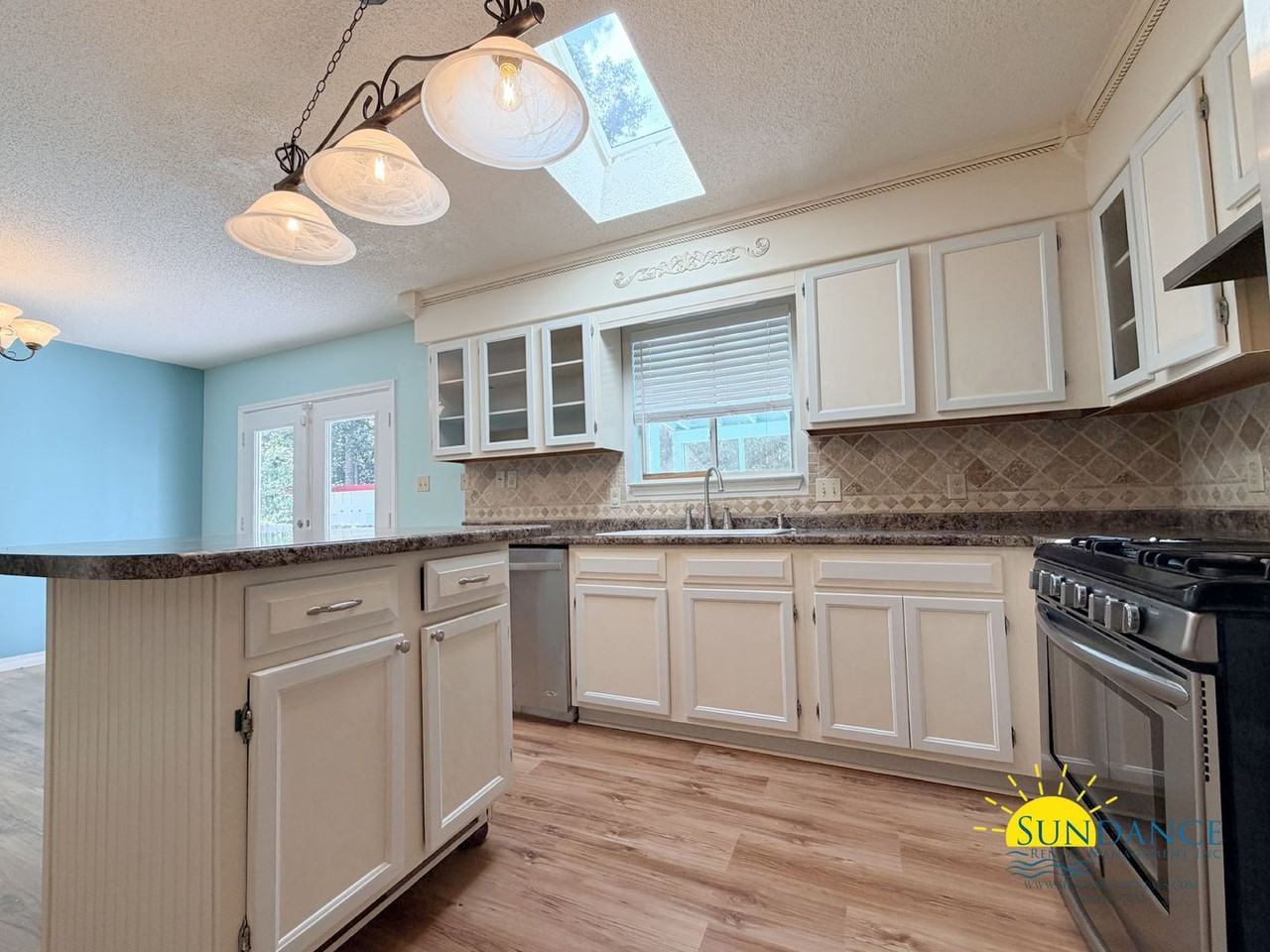 1151 Rhonda Dr - Photo 5 of 25