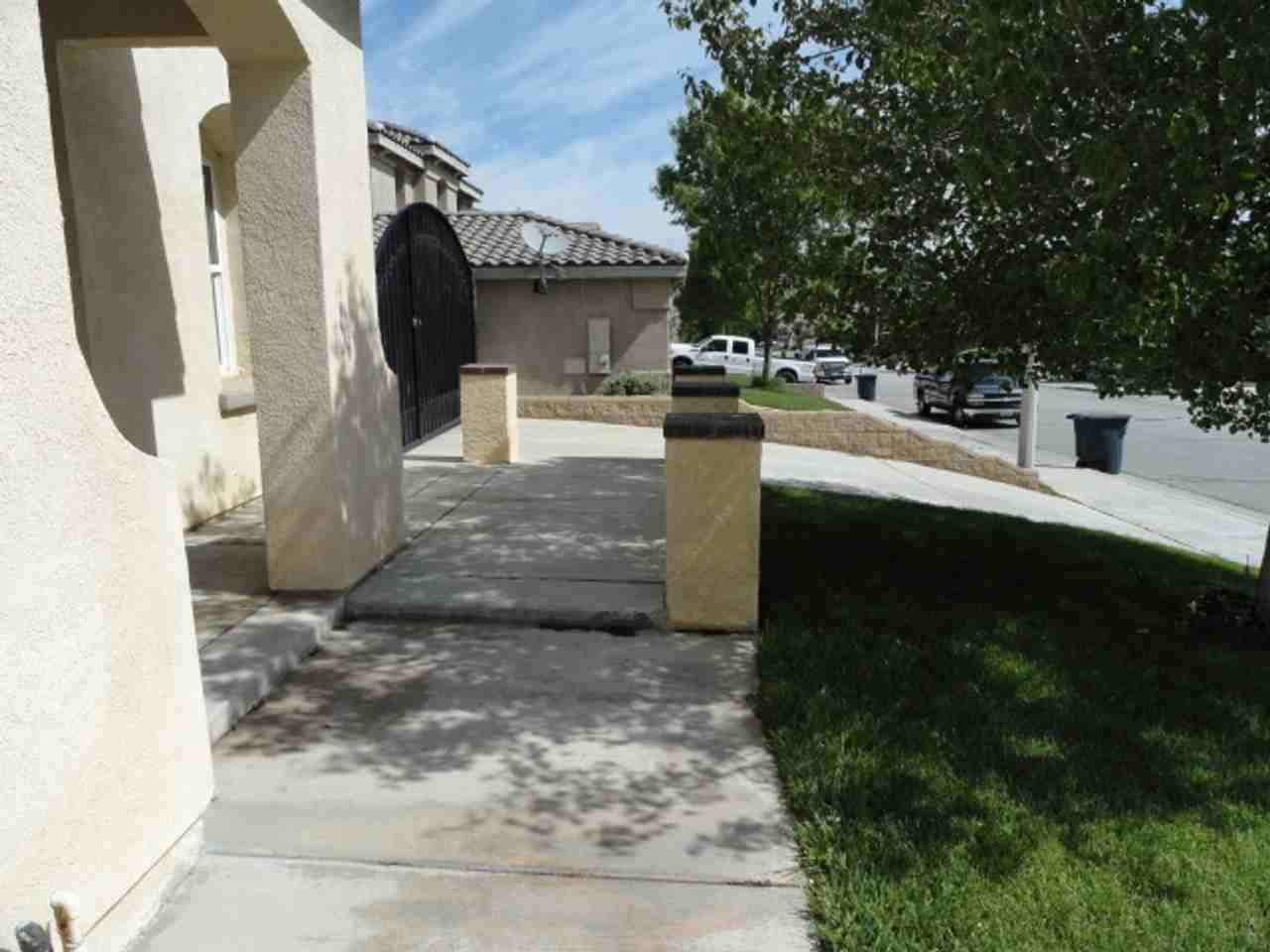 1433 Wild Olive Rd - Photo 3 of 19