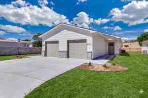 featured image of 2319 W Macarthur Ct