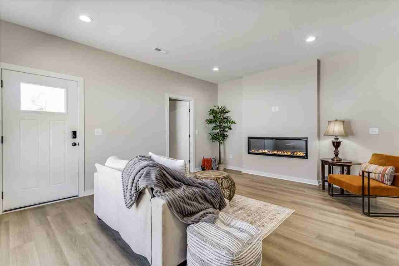 2319 W Macarthur Ct - Photo 5 of 27