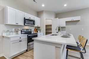 featured image of 2319 W Macarthur Ct