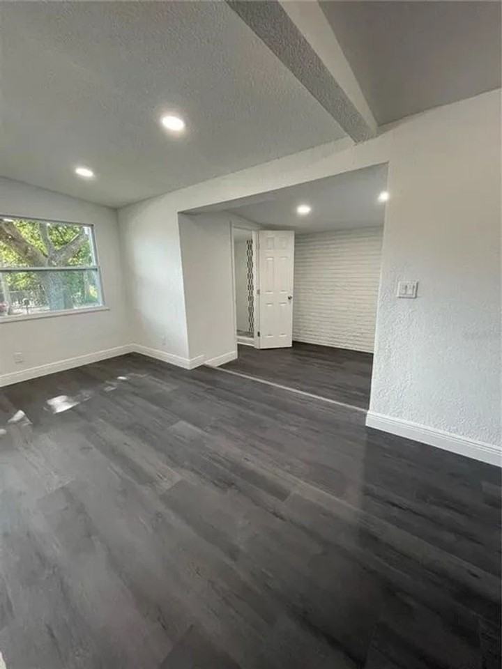 8403 N Semmes St - Photo 4 of 16