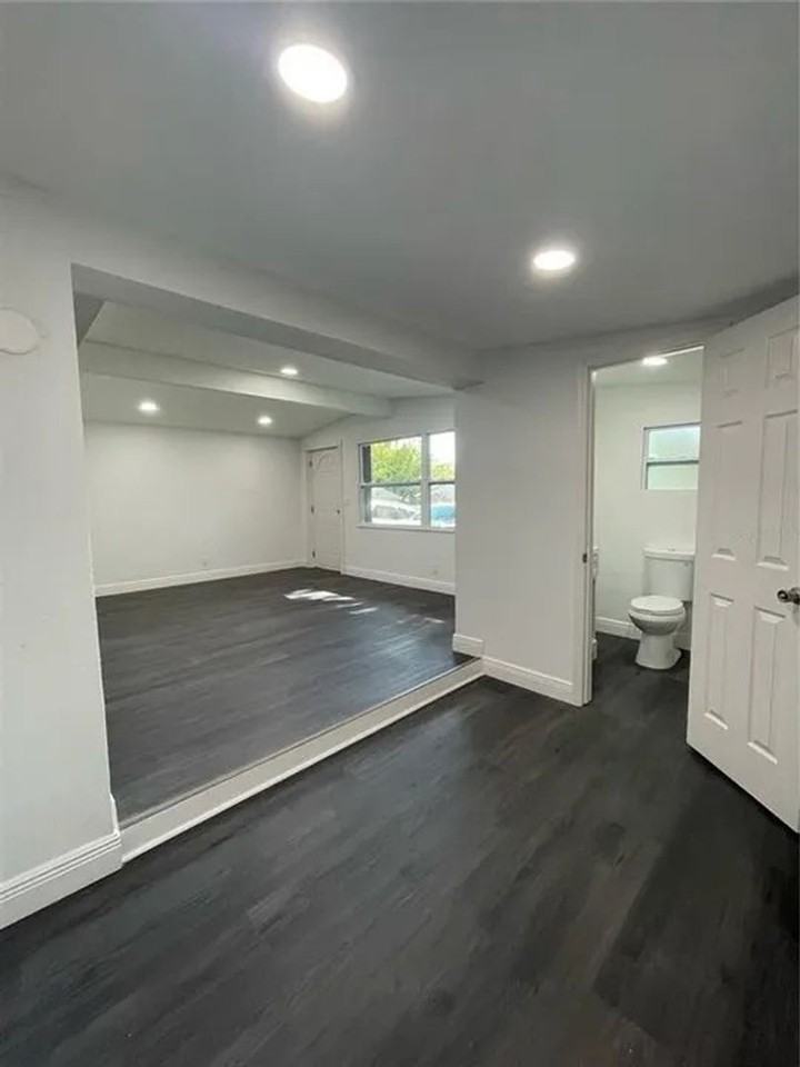 8403 N Semmes St - Photo 6 of 16
