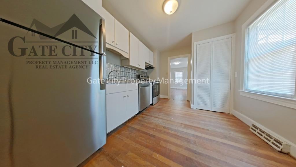227 Oakhurst St - Photo 2 of 8