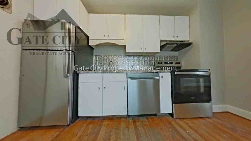 227 Oakhurst St - Photo 3 of 8