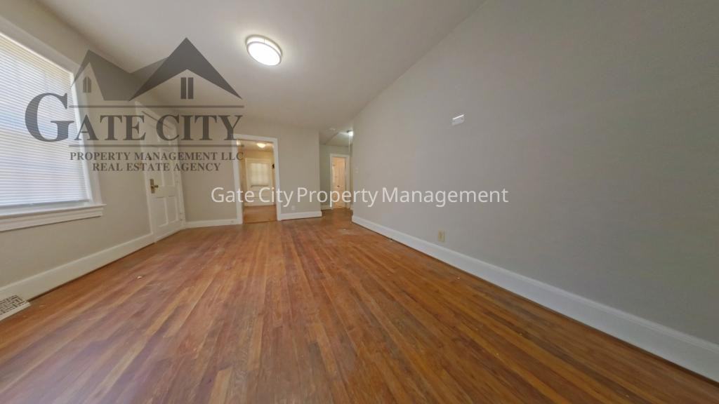 227 Oakhurst St - Photo 4 of 8