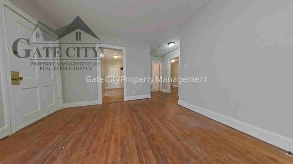 227 Oakhurst St - Photo 5 of 8