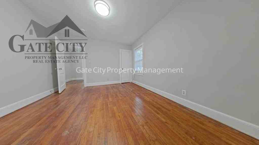 227 Oakhurst St - Photo 7 of 8