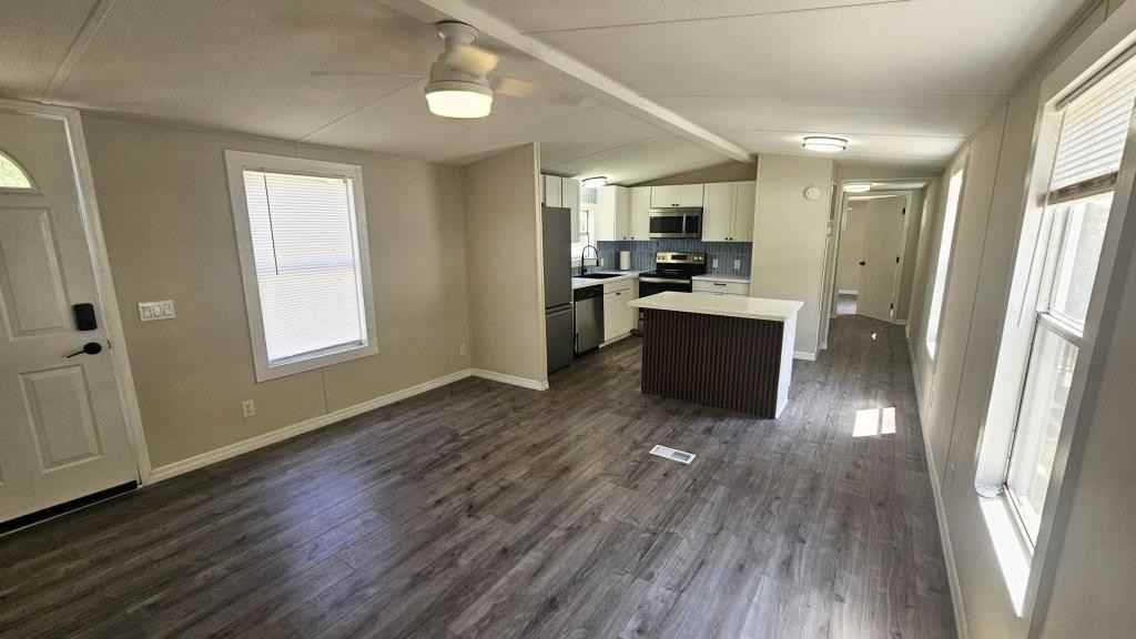 231 Lakeview Ct - Photo 4 of 23