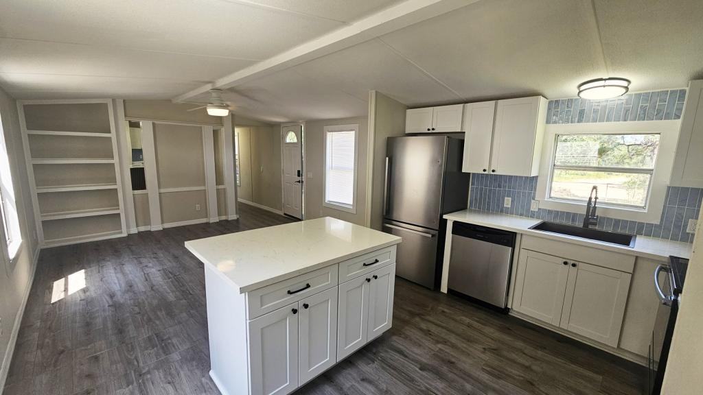 231 Lakeview Ct - Photo 5 of 23