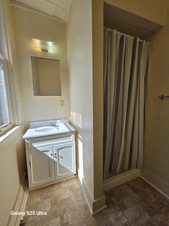 BL 403 E Taylor - Photo 2 of 10