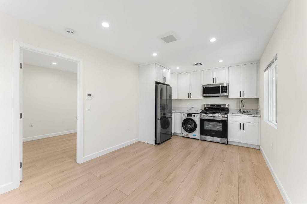 42733 42nd St W - Photo 4 of 9